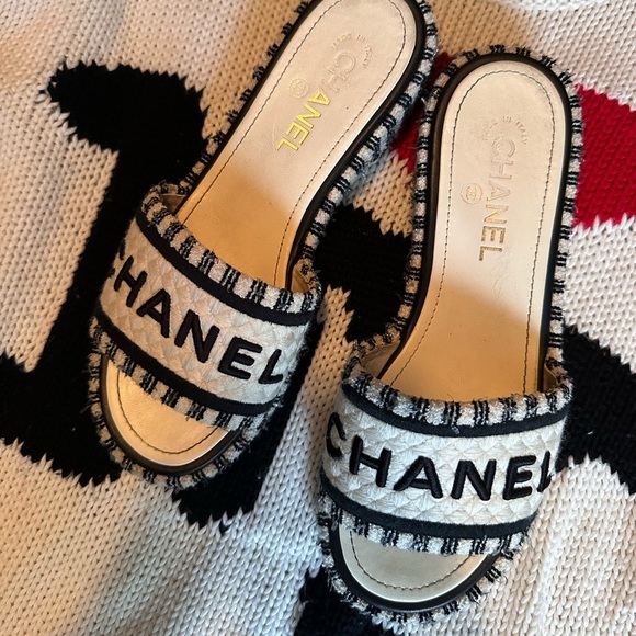 CHANEL Sandals - Picture 3 of 5